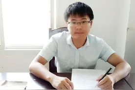 02年，电子厂有8000多女生，我成了香饽饽，被四个女孩追求的故事图片
