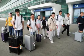 他带着5名大凉山的孩子回到母校，收获满满爱意与力量！图片
