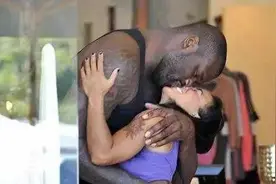 有种差距叫奥尼尔的女友，当戏水照流出，网友：最萌身高差图片