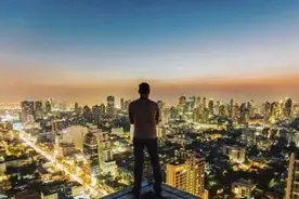 互联网大厂收入锐减，如今能保住饭碗，我就谢天谢地了图片