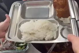 90后妻子变身丈夫公司“食堂阿姨”，1人做9人吃的大锅饭喷香图片