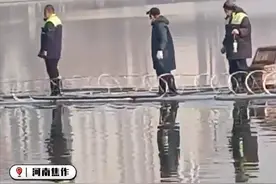 河南武陟县官方通报“一公园往湖里安装刀片铁丝网”：系为防止扎堆钓鱼引发溺水风险，已打捞上岸图片