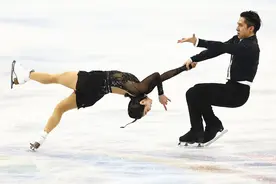 花样滑冰双人滑短节目-中国两对组合晋级 隋文静/韩聪排名第一图片