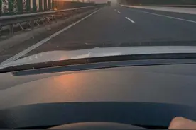 是离职还是继续干下去，进退两难图片