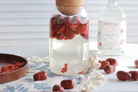 红枣枸杞泡酒怎么做，泡红枣枸杞酒的方法，一分钟学会图片