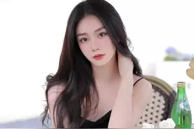 成熟美女黑色长裙写真，今天的我是属于夏天的法式浪漫值得出片图片