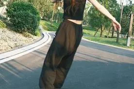 baby化身滑板女孩难掩帅气，笑容甜美超治愈，公开最新行程受期待图片