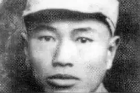 战士从报纸上认出父亲，连指导员不相信：别想了，这可是高级首长图片