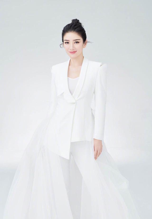 被前夫曝光私密照,如今再遇渣男,深扒黄奕六段情史,极度不适(黄奕)