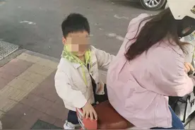 最泰安正能量丨幼儿园小朋友捡手机拾金不昧 城东交警“完璧归赵”图片
