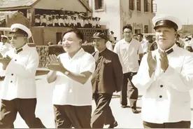 79年视察北海舰队，与饶守坤谈话时，邓小平：敌人突破塘沽怎么办图片