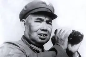 1965年老母亲逝世，许世友询问代父尽孝的长子：还想回到部队吗？图片