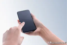 手机在阳光下看不清屏幕怎么办？打开这2个开关，就能轻松搞定图片