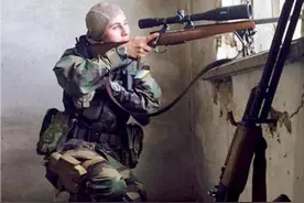 车臣女兵：白袜子和黑寡妇有多狠？无视战争规则，把俄军打得很惨图片