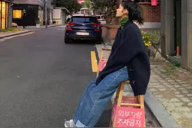 入冬后才发现：不兴打底裤了！满大街都在穿“加绒裤”，保暖百搭图片