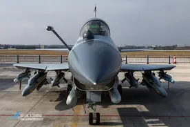 巴铁公开数据，歼10C太行发动机推力高达29000磅，实力超越F16图片