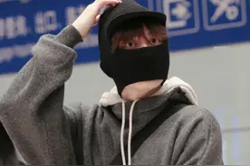 李易峰近况：乘250万豪车出行，仍被称为“白月光”“乖宝宝”图片