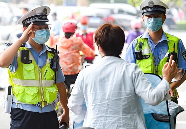 人民日报怒批！电动车管理不当，央视看不下去：别再寒了百姓的心