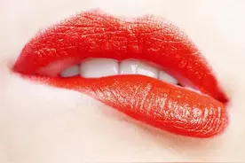 女人突然咬你，代表什么意思？图片