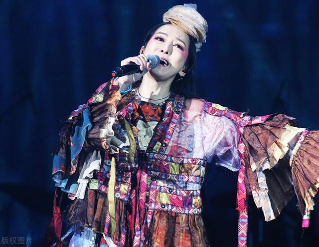 萨顶顶:用一辈子等待父亲的认可