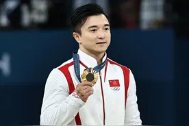 巴黎奥运会冠军刘洋：出身寒微，与下岗父亲互有一个催泪心愿图片