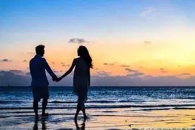 我跟老公是同年同月同日生的同学，月老是用钢丝给我俩牵的红线图片