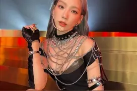 不是少女时代、而是God the Beat！金泰妍晒新造型，性感变身图片