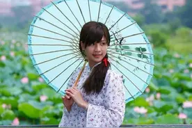 故事：当年我裸泳时救起的女孩，十多年后成为了我孩子的老师图片