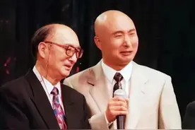 1977年，陈佩斯在电影里出演连长，父亲陈强却说：就不能演好人？图片