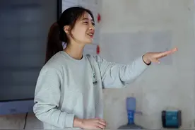 北京大学95后美女教师走红，因高颜值受到关注，学历却引起争议图片