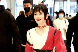 张杰带女儿探班谢娜，女儿鼓励失利的谢娜跳舞，让人羡慕他们的爱情烟火气！图片
