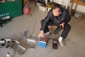 电瓶亏电别着急更换，两个窍门帮你省下一笔钱，动手便能解决图片