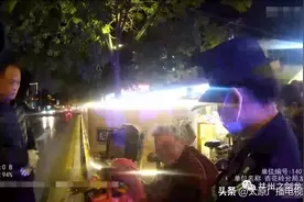 电动车半路亏电 愁哭八旬老人图片