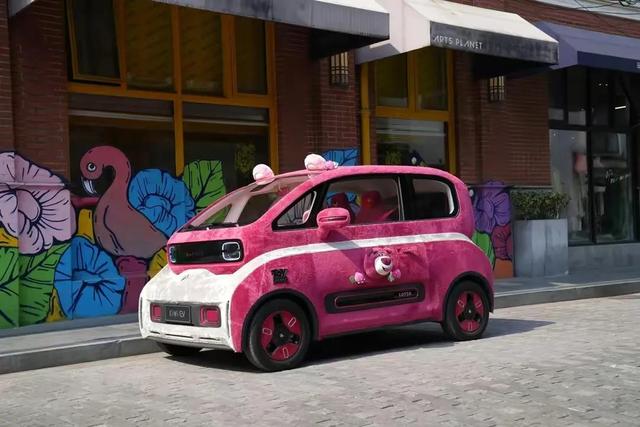 女神“专车”，新五菱代步车亮相，限定涂装+贯穿屏，预售11.38万