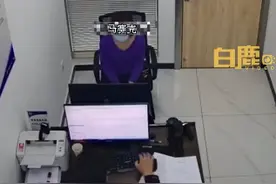 嫌车辆停放影响跳舞大妈划伤多辆奔驰  想让车主知难而退图片