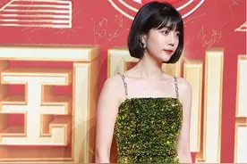 李溪芮不仅长得美，穿上亮片吊带裙更显身材曲线，大长腿真抢镜图片