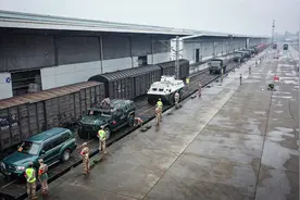 武警四川总队：铁路装卸载训练提升部队备战打仗应急机动能力图片