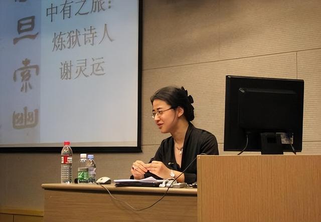 她13岁上北大，28岁嫁53岁美国老头，35岁成哈佛教授，如今咋样了