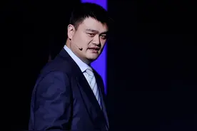 从NBA退役后还能领钱！大郅一年11.7万，巴特尔7万，那姚明呢？图片