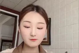 因心疼路边卖菜阿姨，陈亚男买下所有蔬菜，网友却发现5处穿帮图片