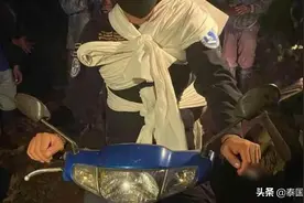 正能量！泰国救援人员将遗体捆在背上运出森林获赞图片
