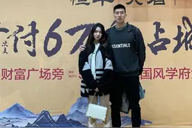 恭喜！中国又一排球名将公开恋情，女友肤白貌美，郎才女貌超般配图片