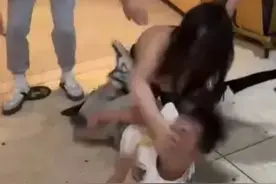 神似武松打虎！女网红火锅店暴揍“香港大律师”，网友：女中豪杰图片