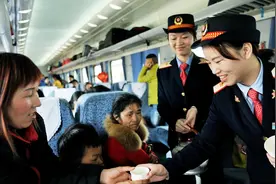 一趟火车上千名乘客，为何连十几份盒饭也卖不完？只是因为太贵？图片