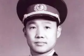 开国将帅（711）少将栗在山图片