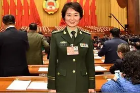 女特警雷敏：向英国军官表演硬气功，徒手攀登5层楼只需57秒图片