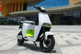 不要驾照! 这3款电动车，支持快充，最低1899拿下，禁摩城市也能用图片