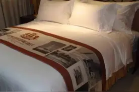 告诉你一个秘密！酒店单人床上为什么放两个枕头？我也是才知道！图片