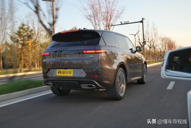 新车｜百万级SUV还能怎样平衡动感和舒适？试驾全新揽胜运动版