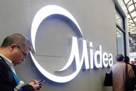 美的员工“大毕业”图片